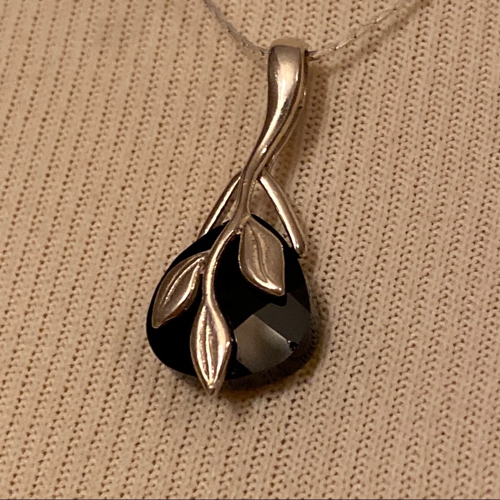 NECKLACE STERLING SILVER 925 CHAIN 17” BLACK FACETED PENDANT LEAF DESIGN